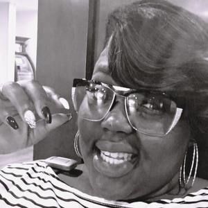 Meet your Posher, Adrienne